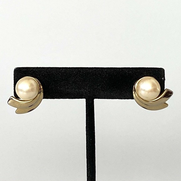TAT Swirl design gold tone faux pearl stud earrings Signed - Picture 2 of 12